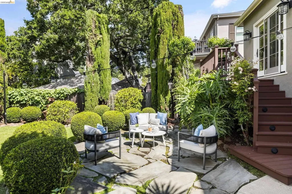 835 Grosvenor Place Oakland CA 94610