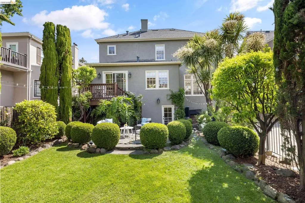 835 Grosvenor Place Oakland CA 94610