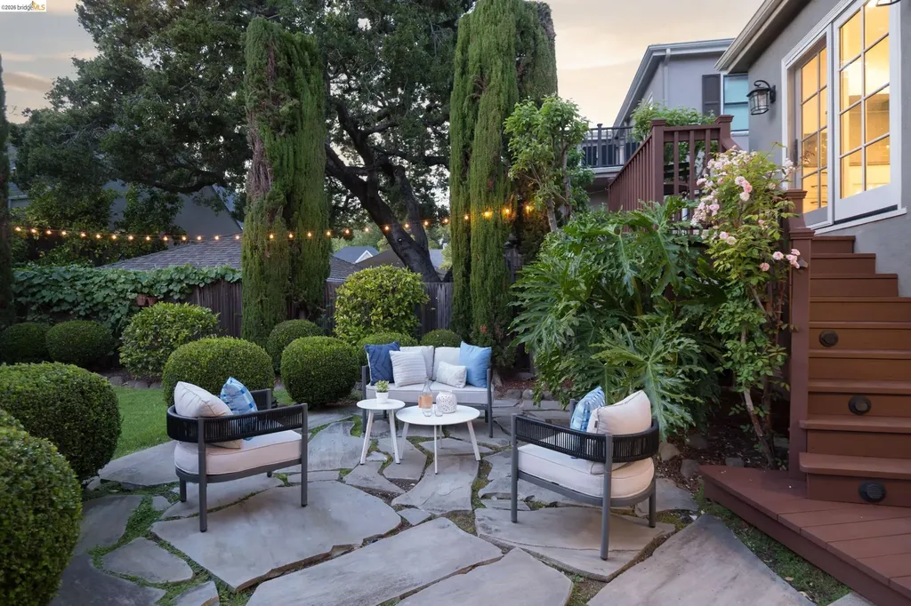 835 Grosvenor Place Oakland CA 94610