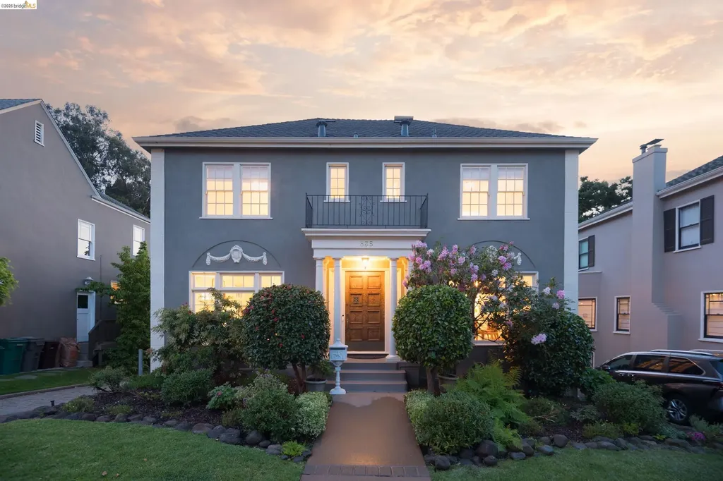 835 Grosvenor Place Oakland CA 94610