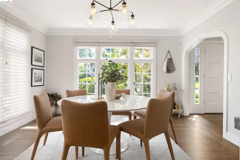 835 Grosvenor Place Oakland CA 94610