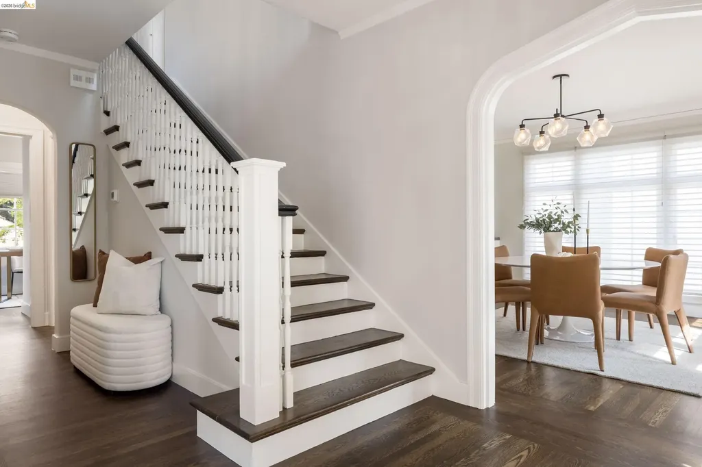 835 Grosvenor Place Oakland CA 94610