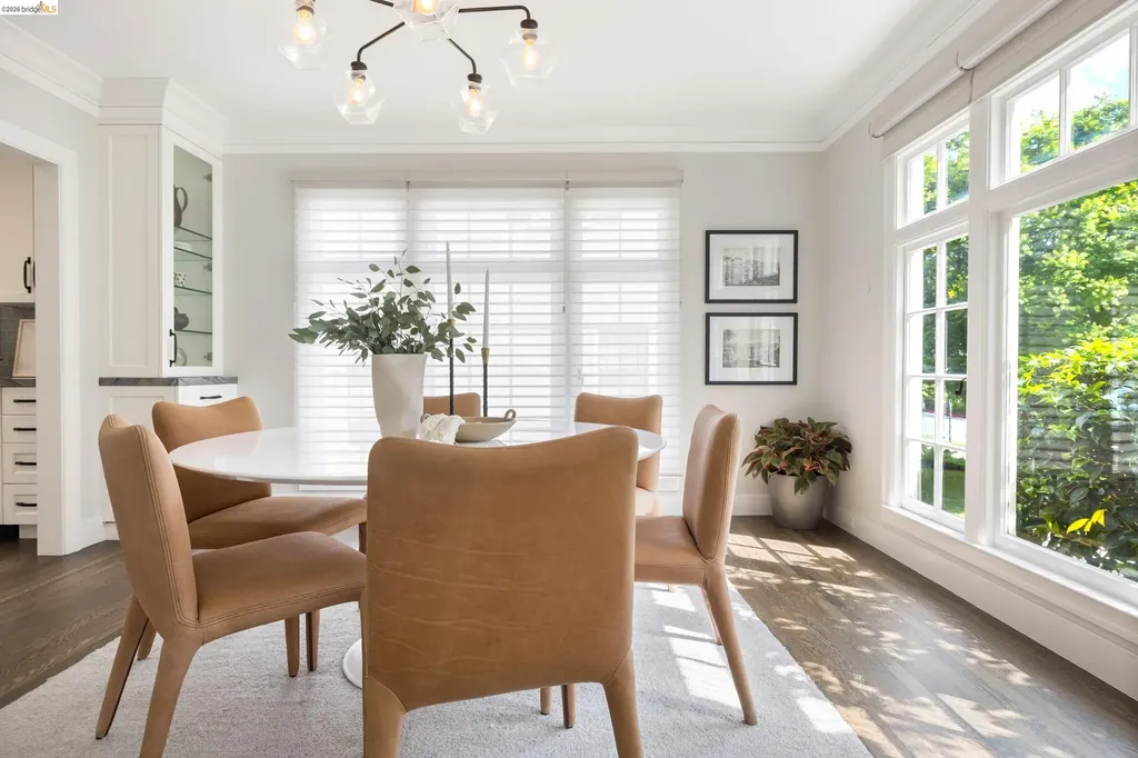 835 Grosvenor Place Oakland CA 94610