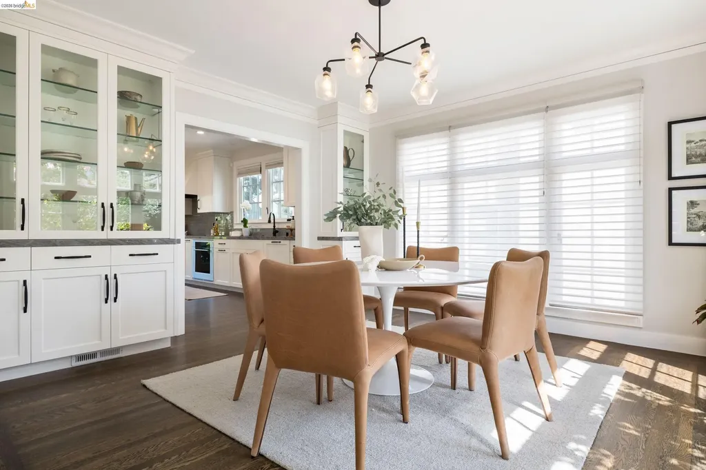 835 Grosvenor Place Oakland CA 94610