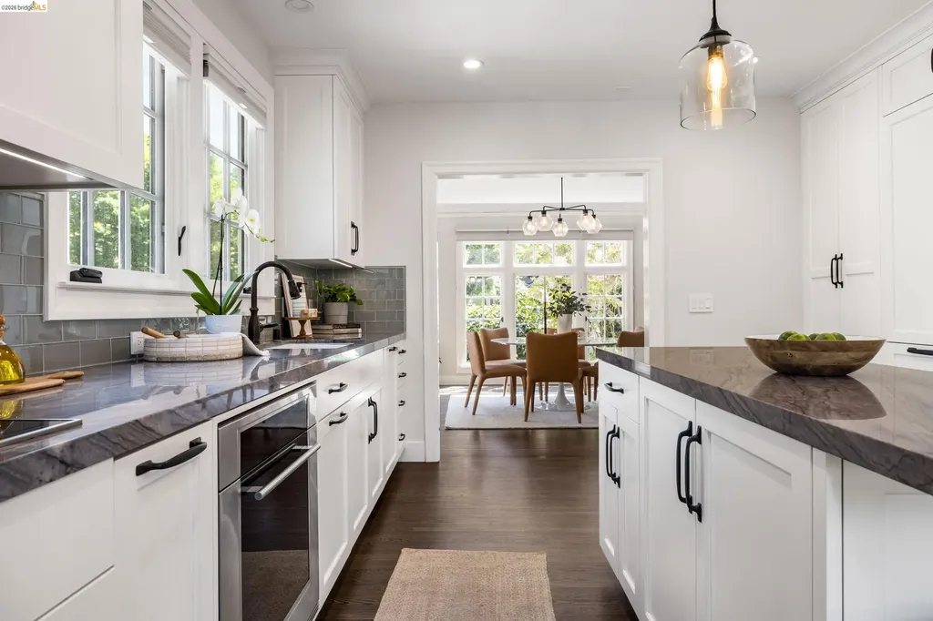 835 Grosvenor Place Oakland CA 94610
