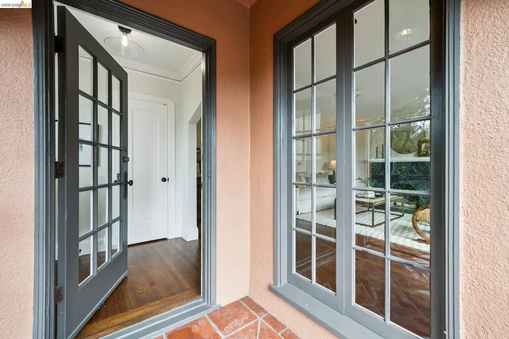 5617 Moraga Oakland CA 94611