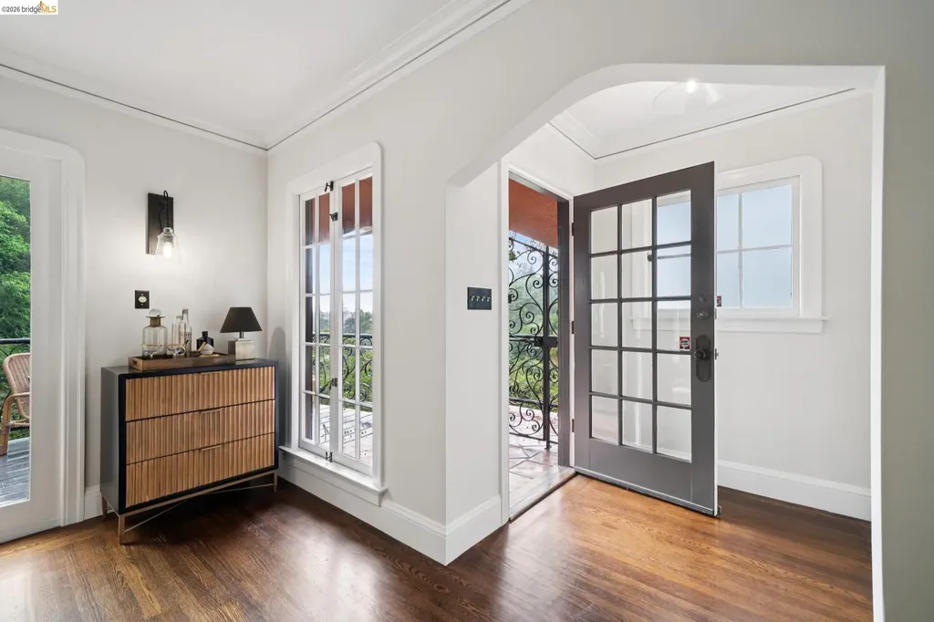 5617 Moraga Oakland CA 94611