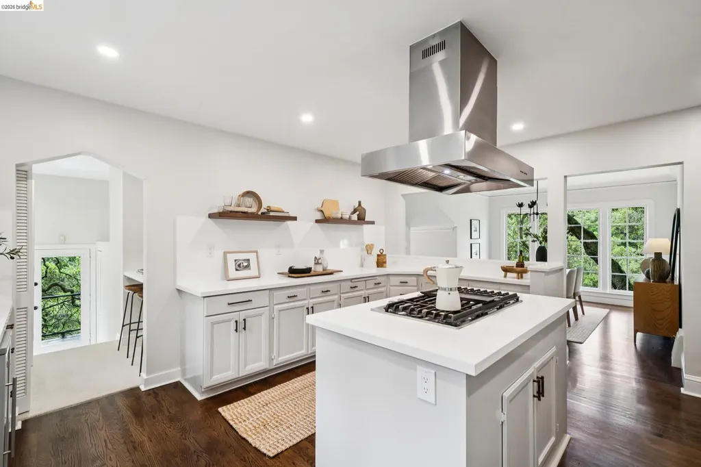 5617 Moraga Oakland CA 94611