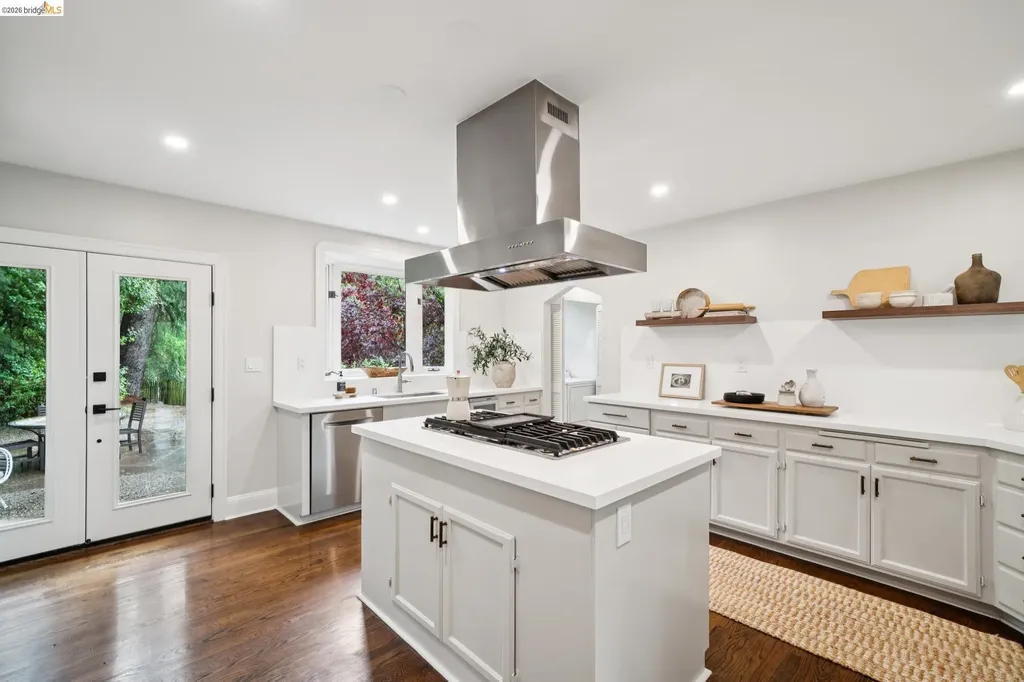 5617 Moraga Oakland CA 94611