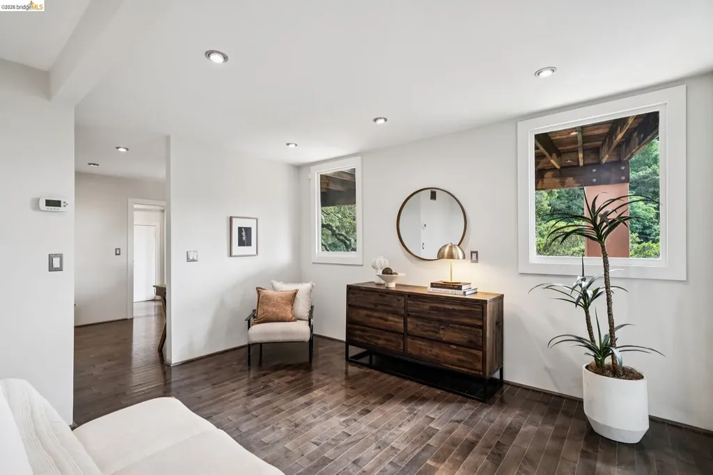 5617 Moraga Oakland CA 94611