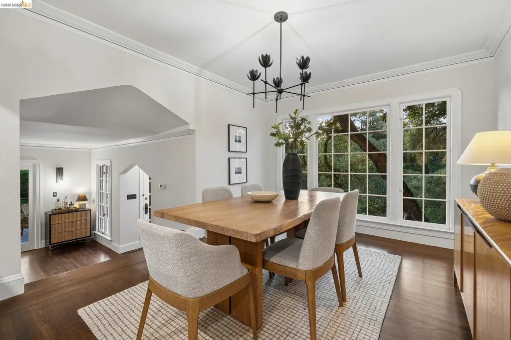 5617 Moraga Oakland CA 94611