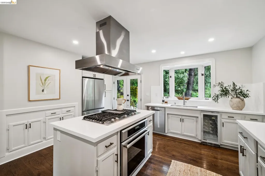 5617 Moraga Oakland CA 94611