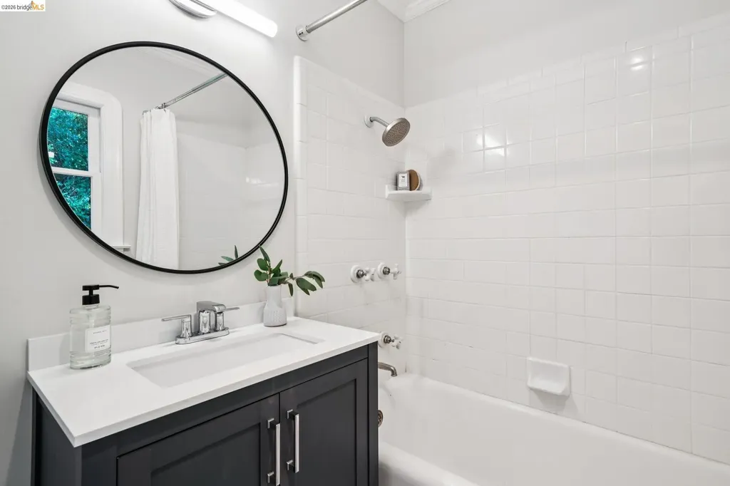 5617 Moraga Oakland CA 94611