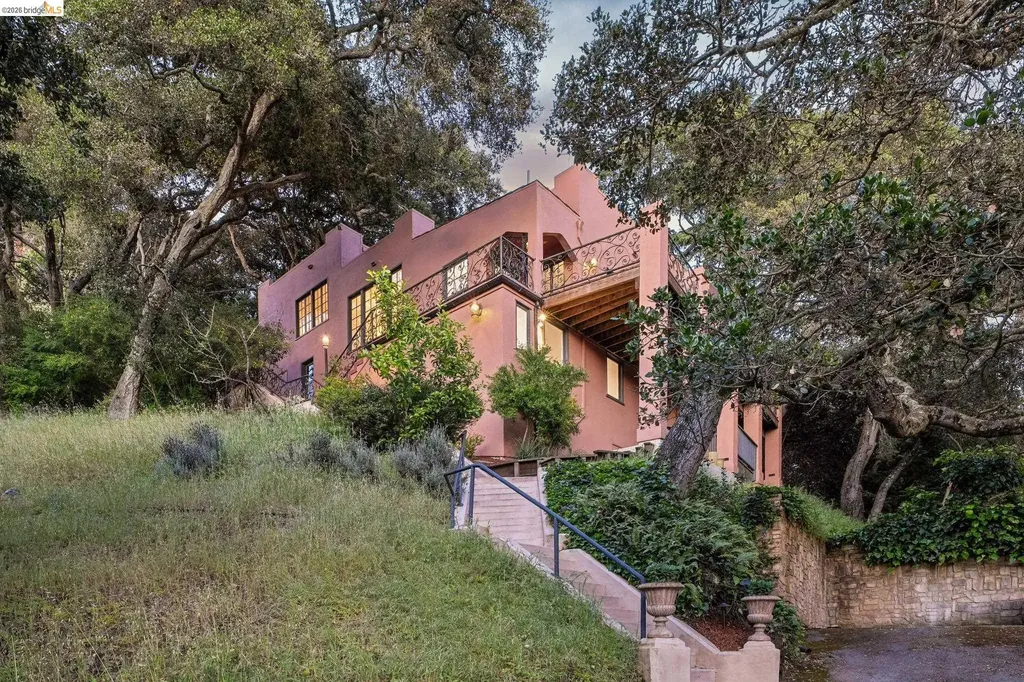 5617 Moraga Oakland CA 94611