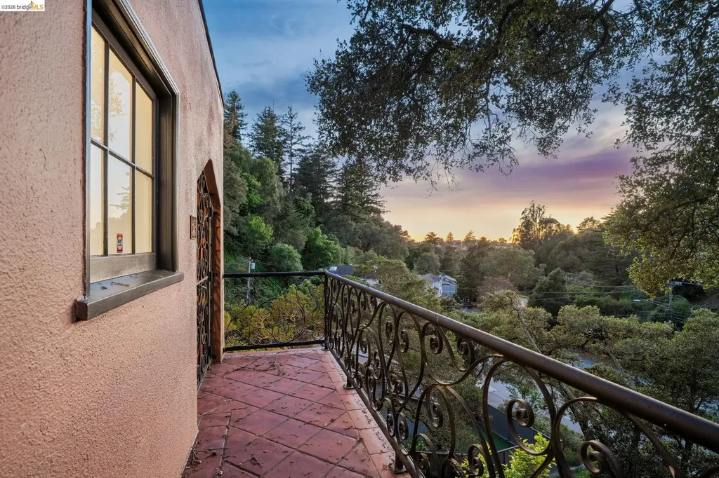 5617 Moraga Oakland CA 94611