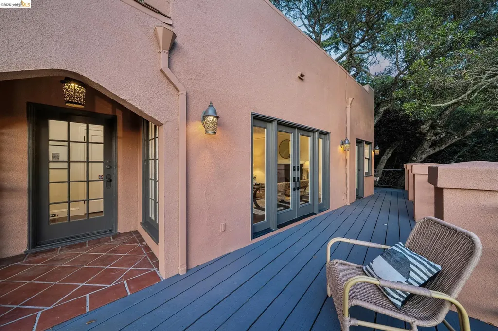 5617 Moraga Oakland CA 94611