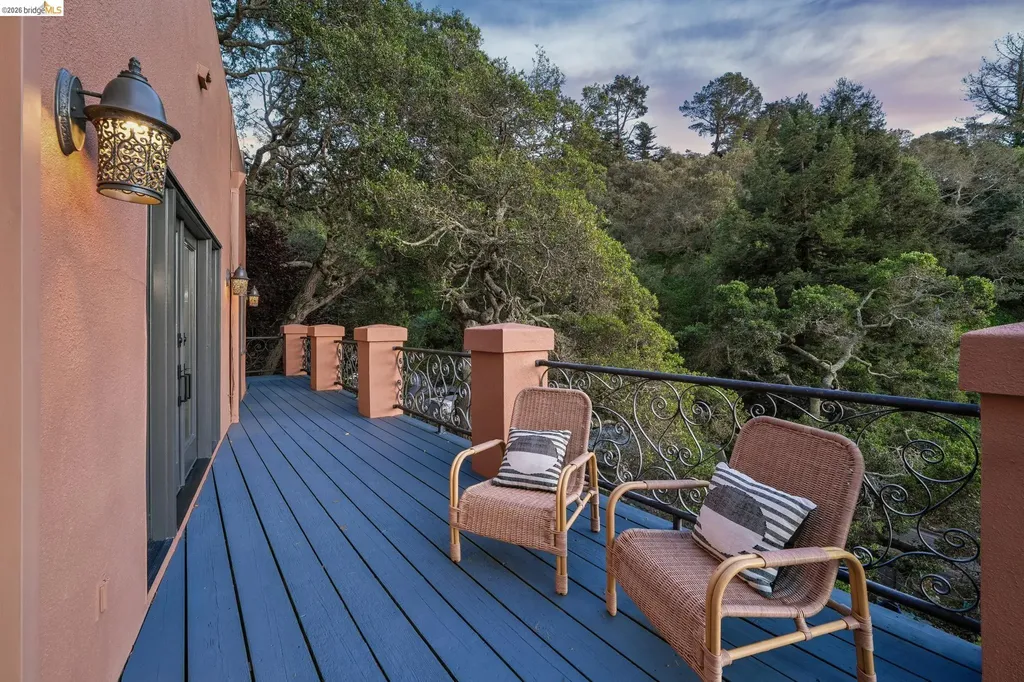 5617 Moraga Oakland CA 94611