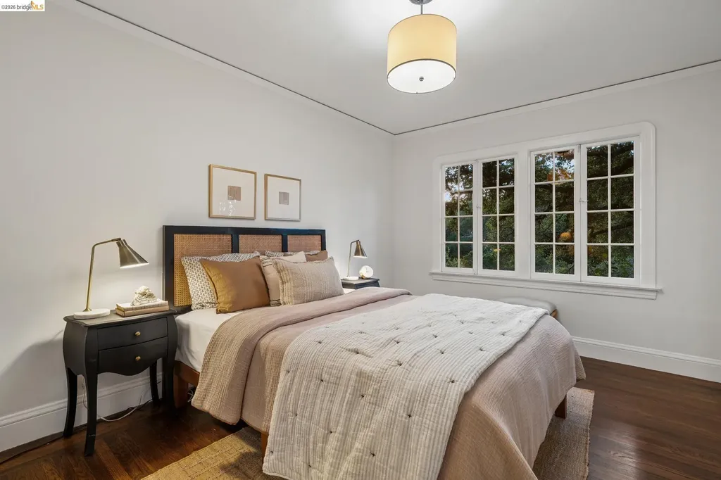 5617 Moraga Oakland CA 94611