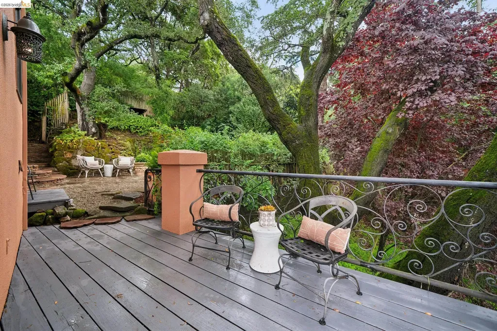5617 Moraga Oakland CA 94611