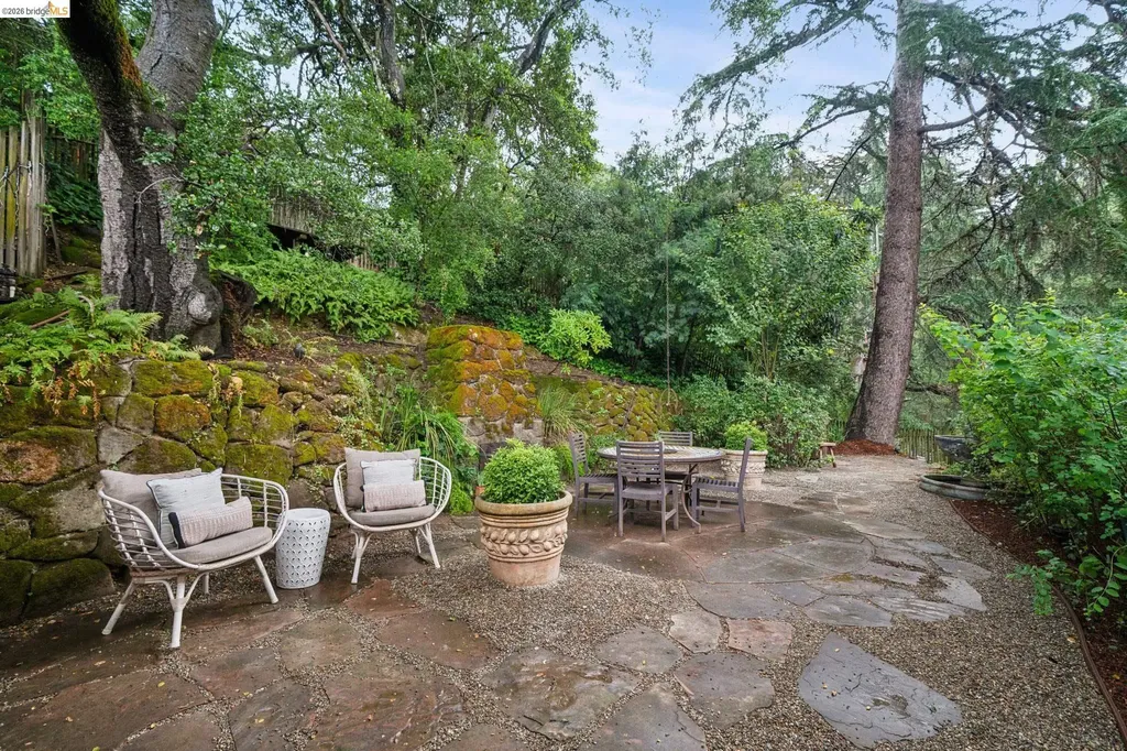5617 Moraga Oakland CA 94611