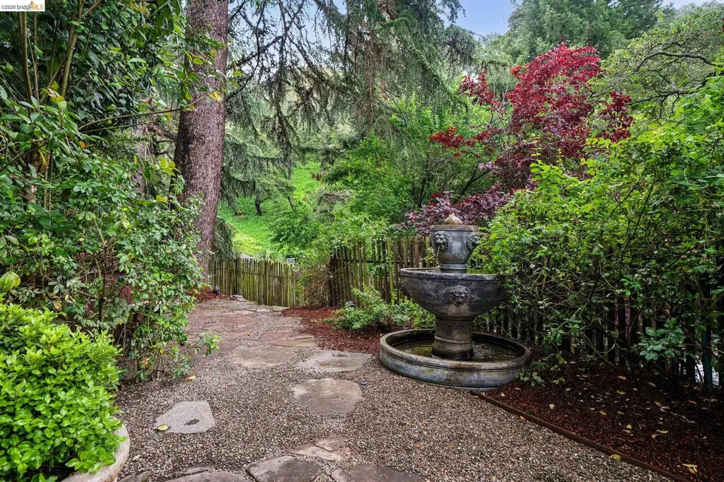 5617 Moraga Oakland CA 94611
