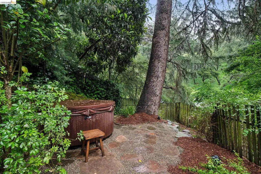 5617 Moraga Oakland CA 94611
