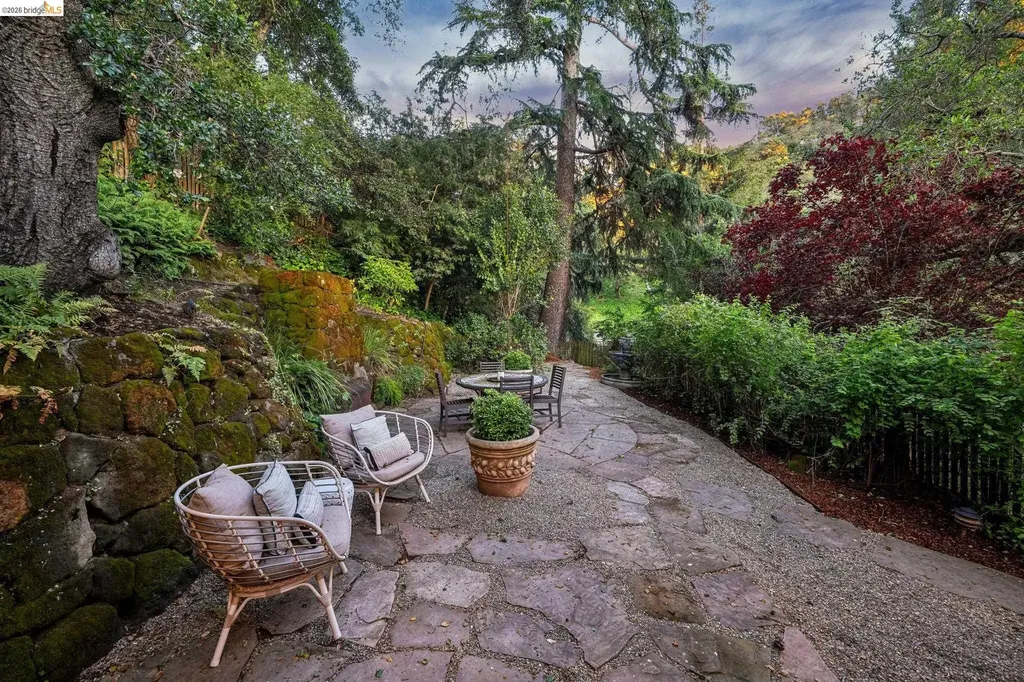 5617 Moraga Oakland CA 94611