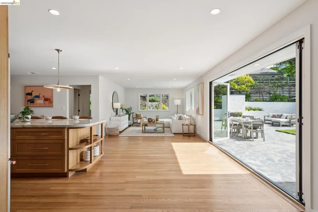 246 Pershing Drive Oakland CA 94611
