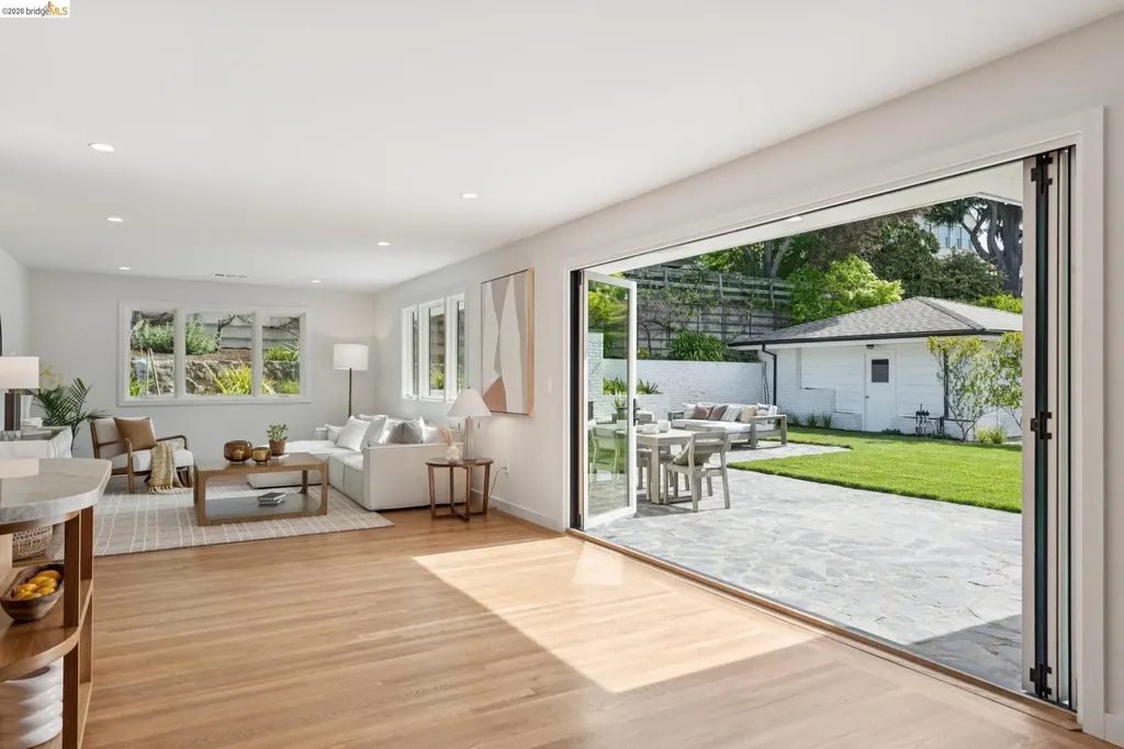 246 Pershing Drive Oakland CA 94611