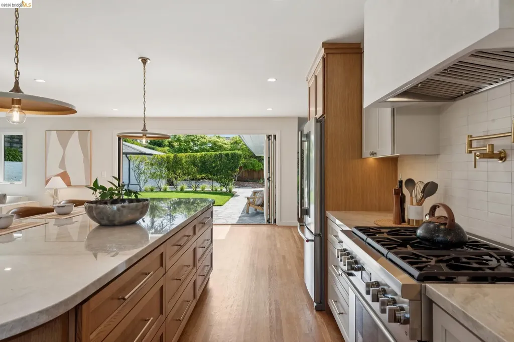 246 Pershing Drive Oakland CA 94611