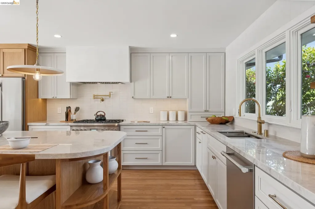 246 Pershing Drive Oakland CA 94611