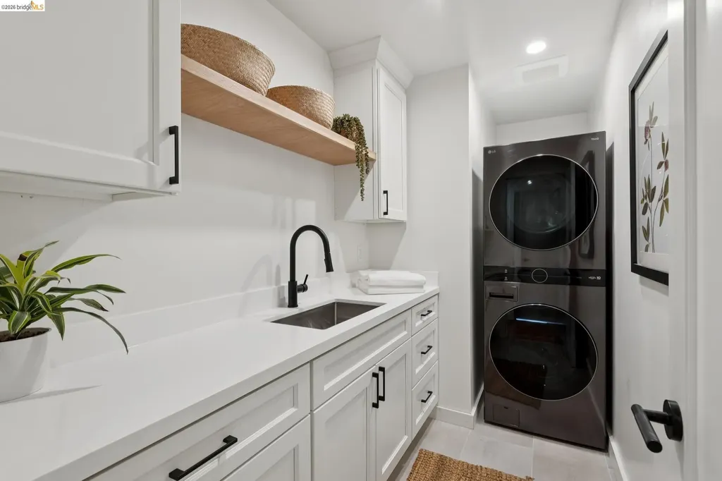 246 Pershing Drive Oakland CA 94611