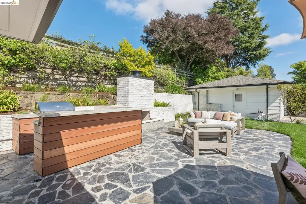 246 Pershing Drive Oakland CA 94611