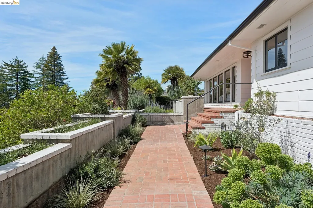 246 Pershing Drive Oakland CA 94611