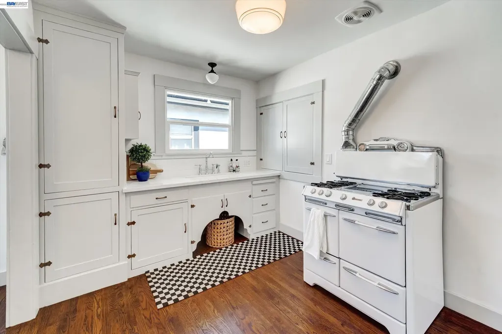 4241 Suter Street Oakland CA 94619