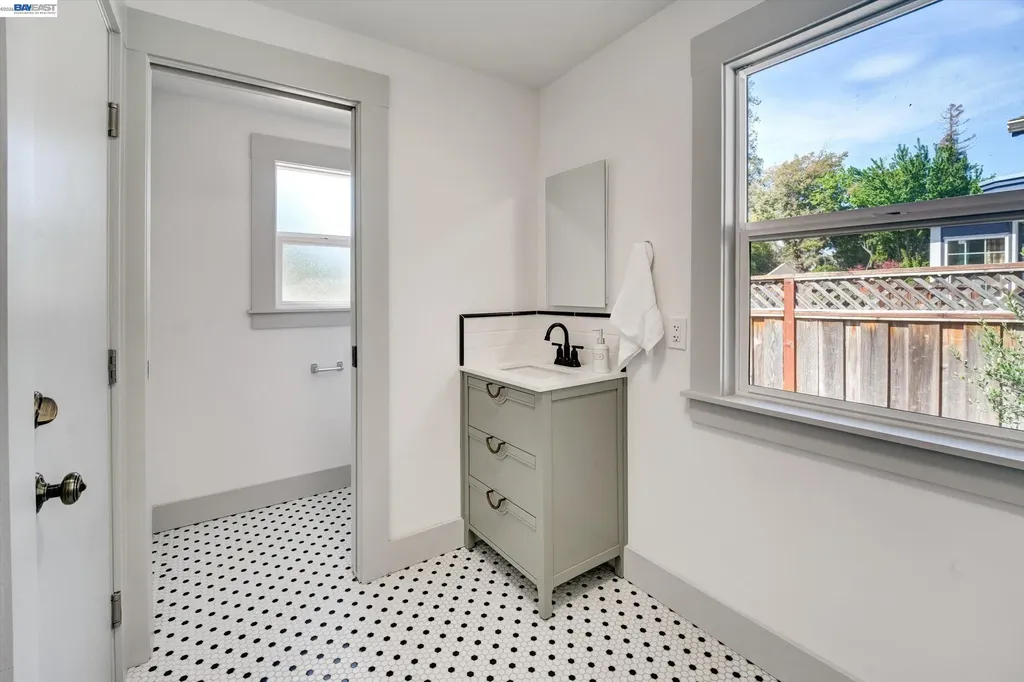 4241 Suter Street Oakland CA 94619