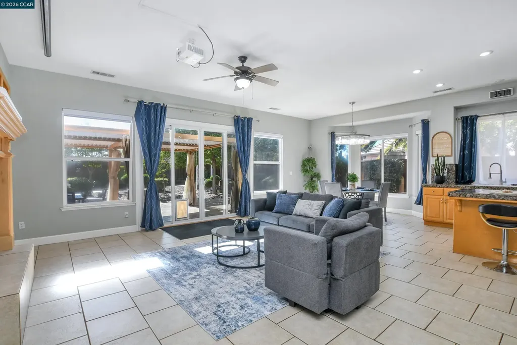 204 Chaps Court Oakley CA 94561