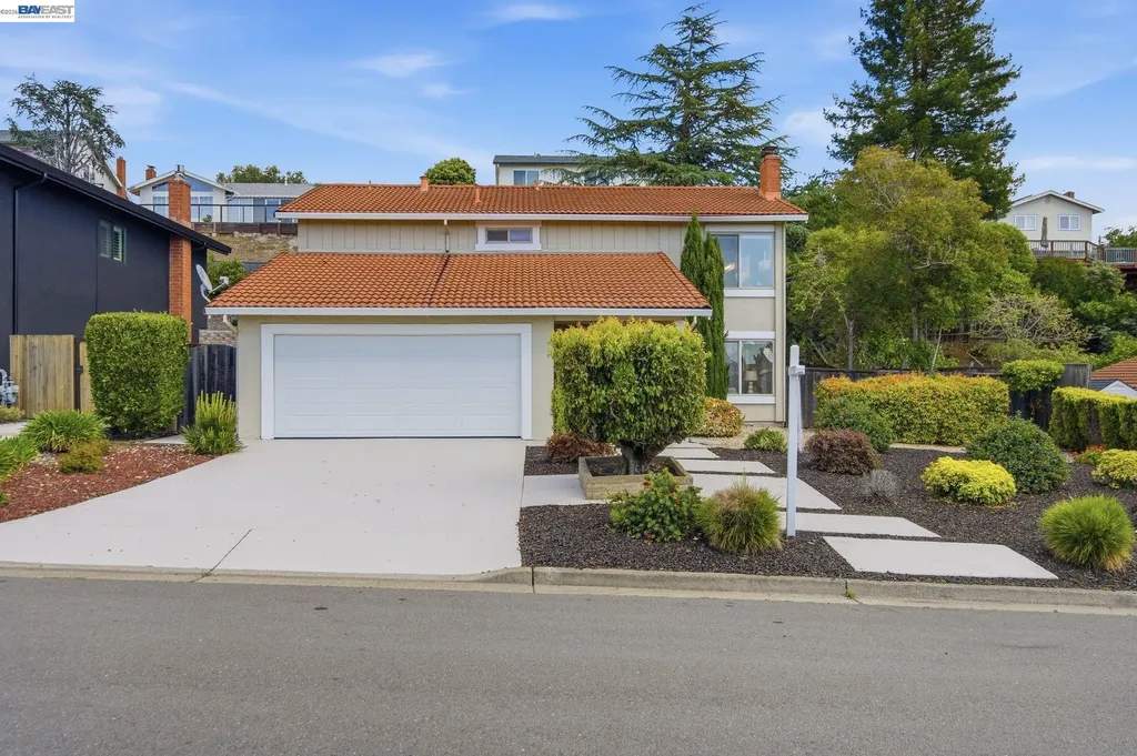 27966 El Portal Drive Hayward CA 94542