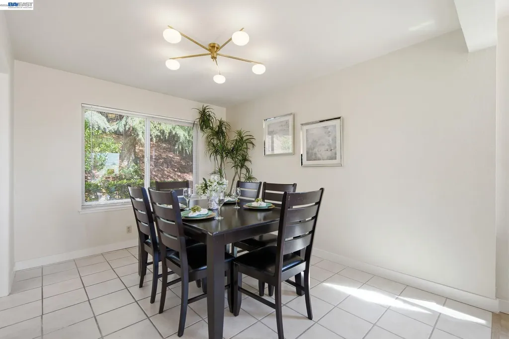 27966 El Portal Drive Hayward CA 94542
