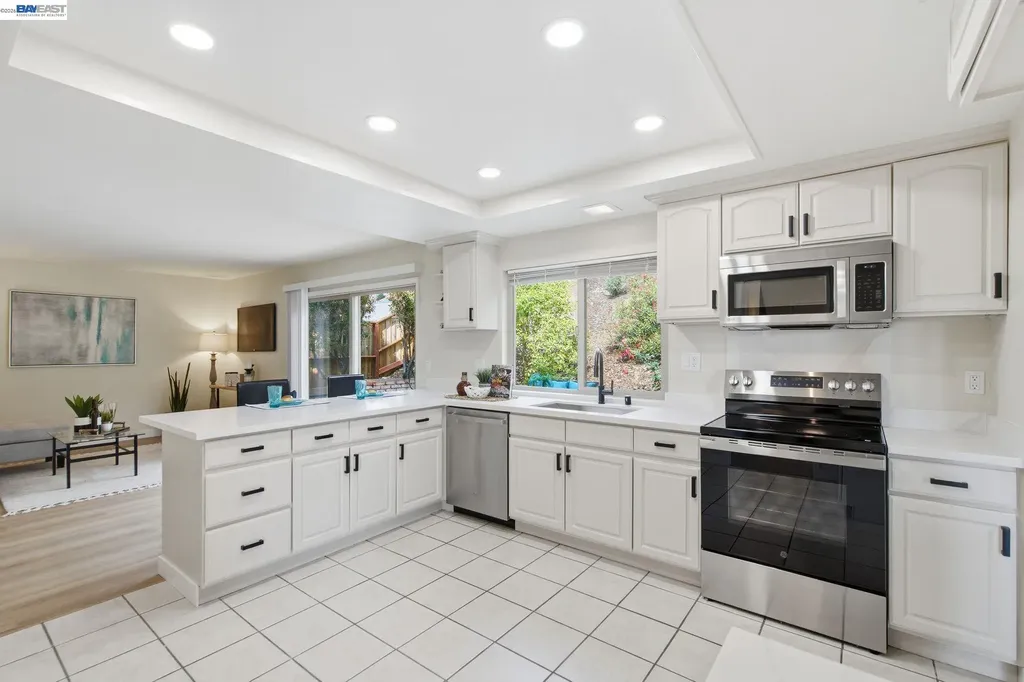 27966 El Portal Drive Hayward CA 94542