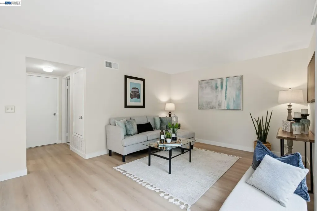 27966 El Portal Drive Hayward CA 94542