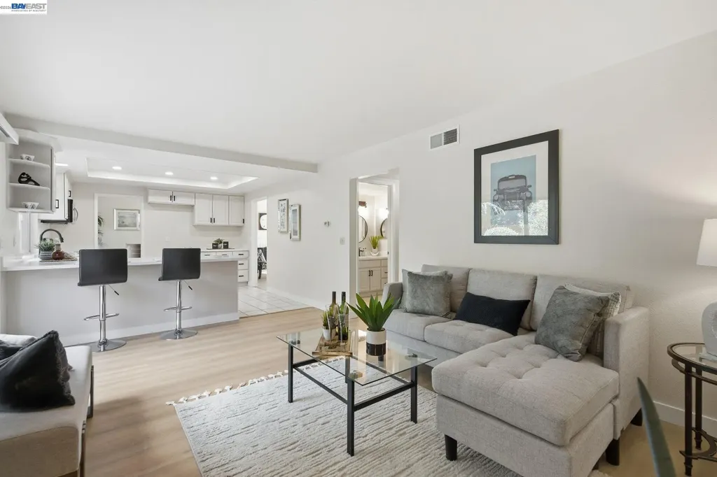 27966 El Portal Drive Hayward CA 94542