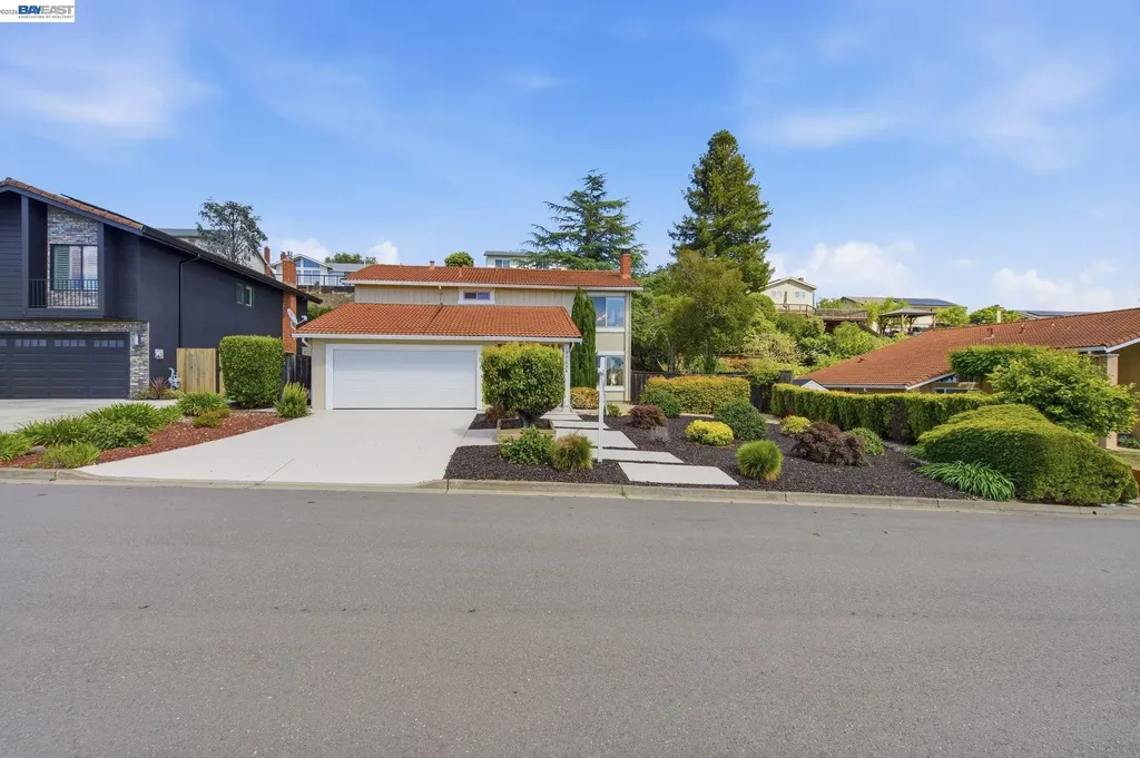 27966 El Portal Drive Hayward CA 94542