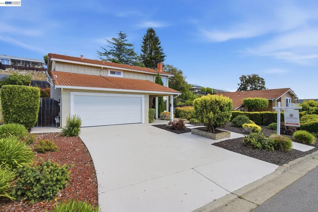 27966 El Portal Drive Hayward CA 94542