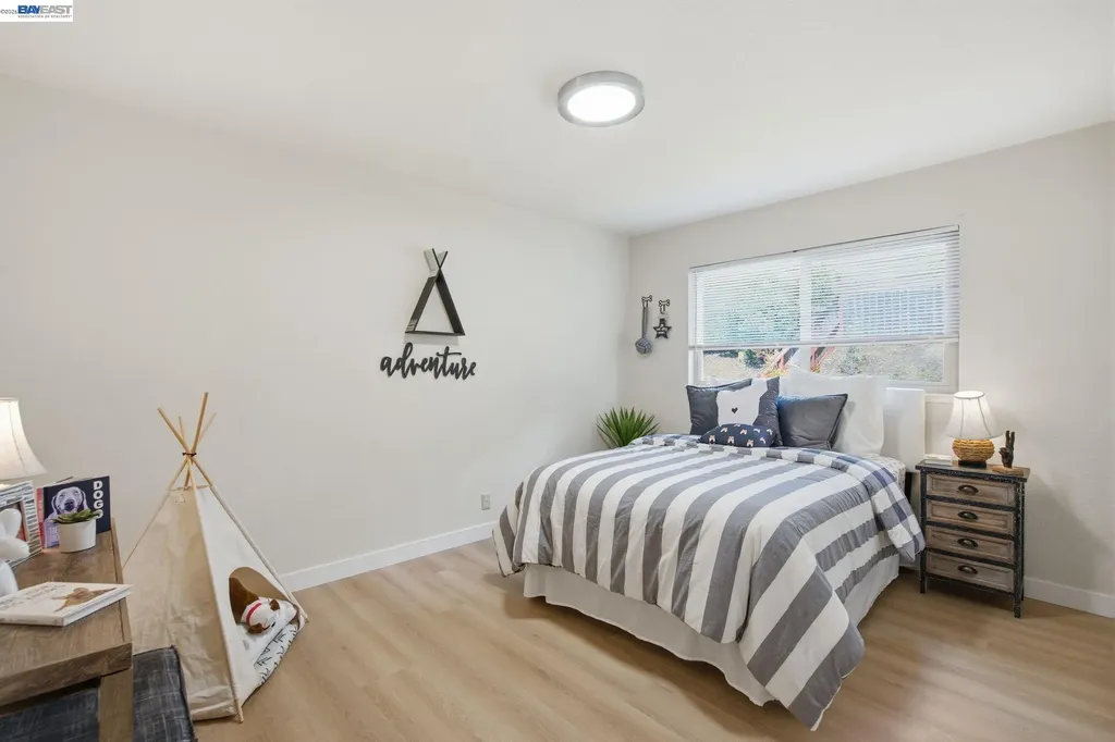 27966 El Portal Drive Hayward CA 94542