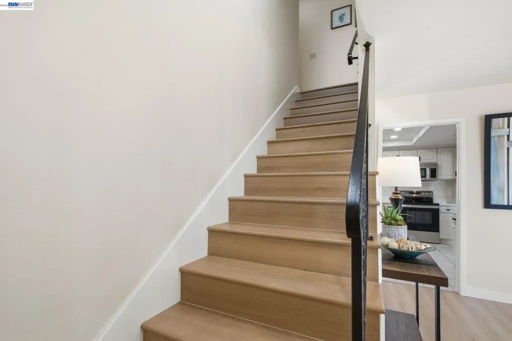 27966 El Portal Drive Hayward CA 94542