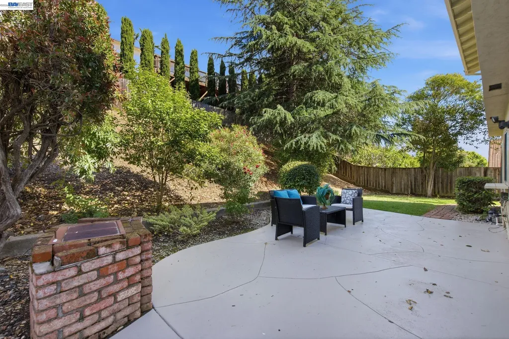 27966 El Portal Drive Hayward CA 94542