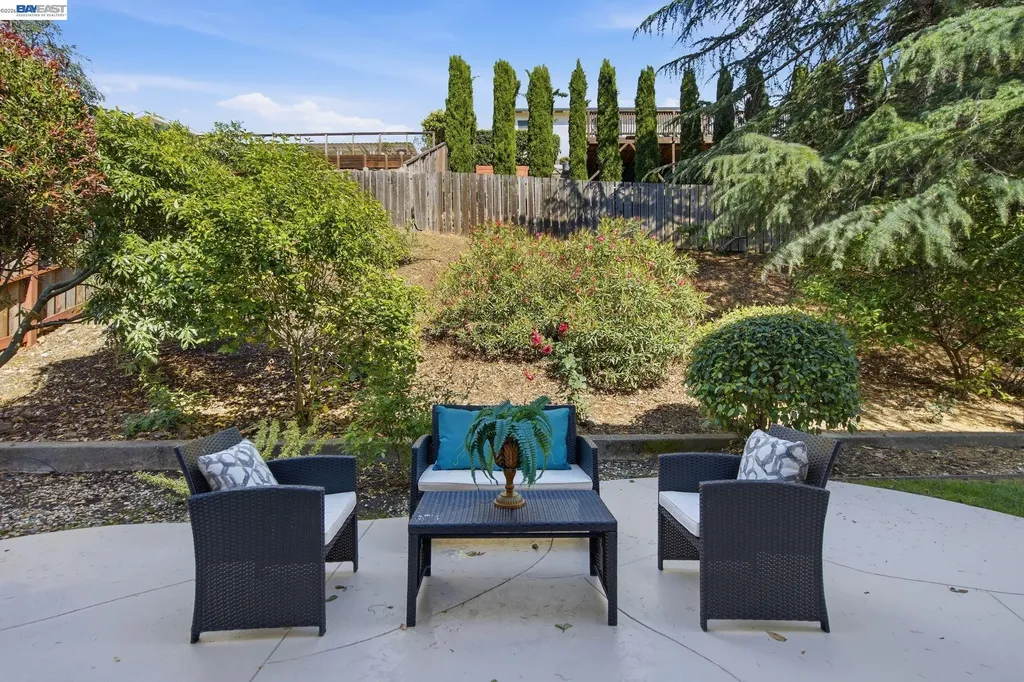 27966 El Portal Drive Hayward CA 94542