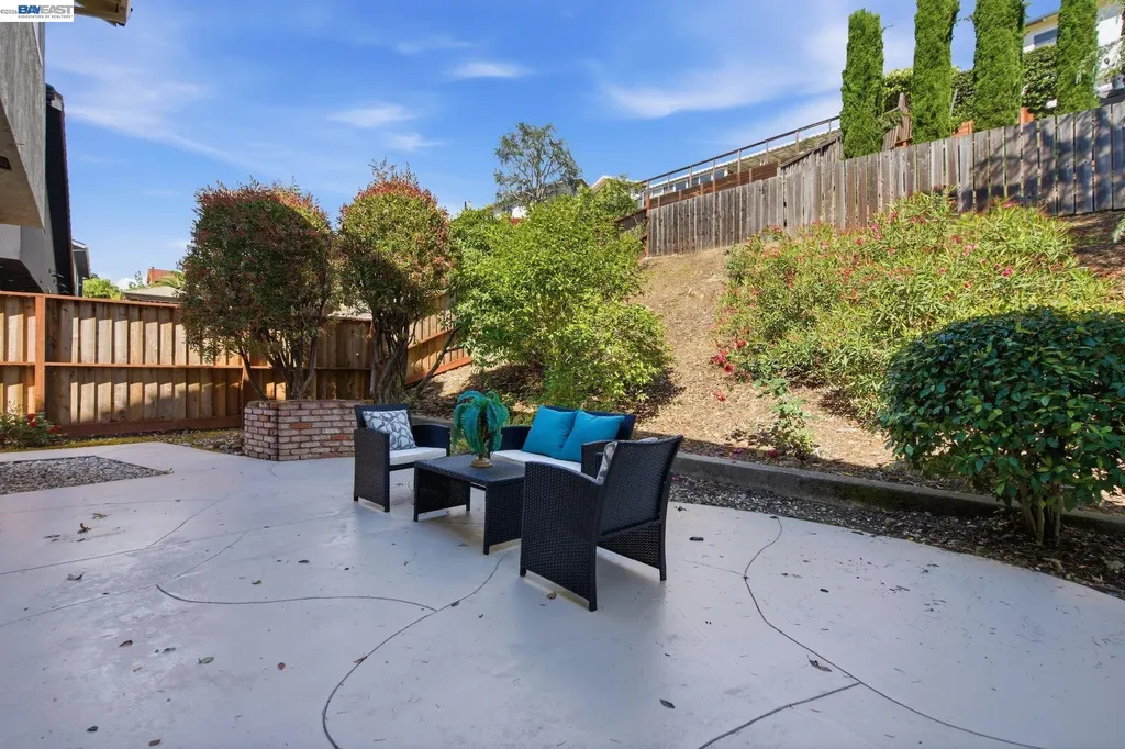 27966 El Portal Drive Hayward CA 94542