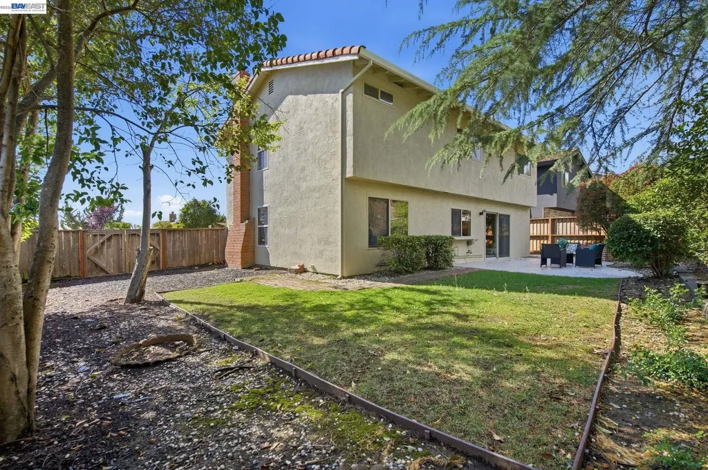 27966 El Portal Drive Hayward CA 94542